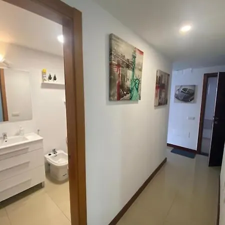 Bright Lovely Quiet Flat Very Centric In Sc